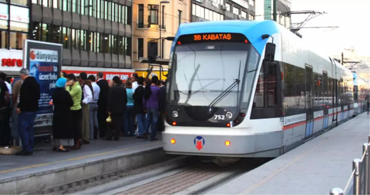 Beyazıt Tramvay Hattında Teller Koptu, Seferler Aksadı