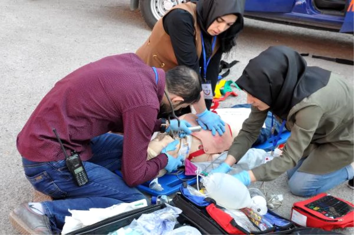 Bitlis\'te 112 Acil Personeli İçin Trafik Kazası Tatbikatı