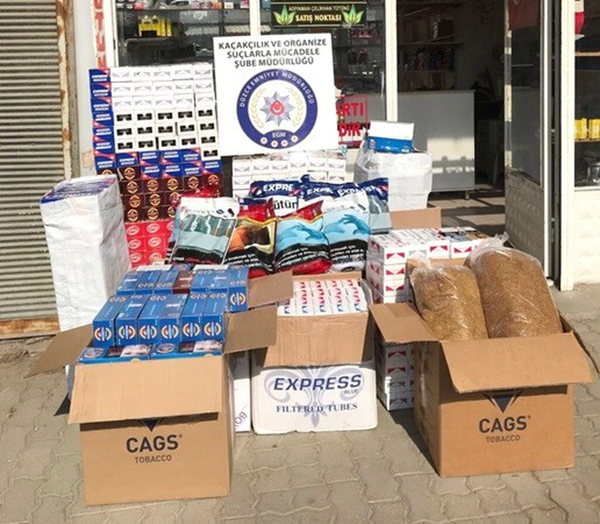 Düzce\'de Polisinden Yasa Dışı Tütün Operasyonu