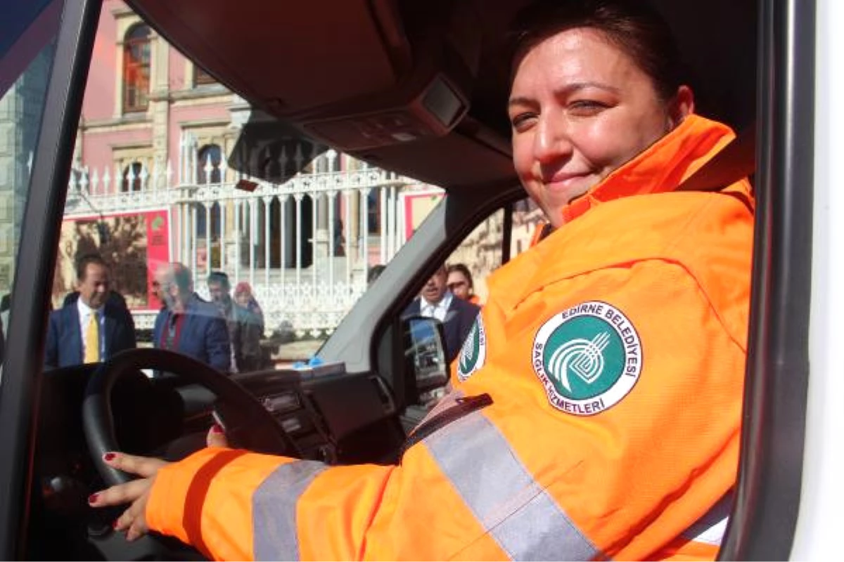 Edirne Belediyesi\'nin İlk Kadın Ambulans Şoförü Göreve Başladı