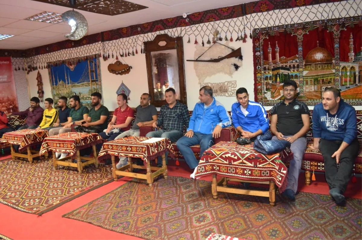 Kahta\'da Okul Sporları Faaliyetleri Toplantısı Yapıldı