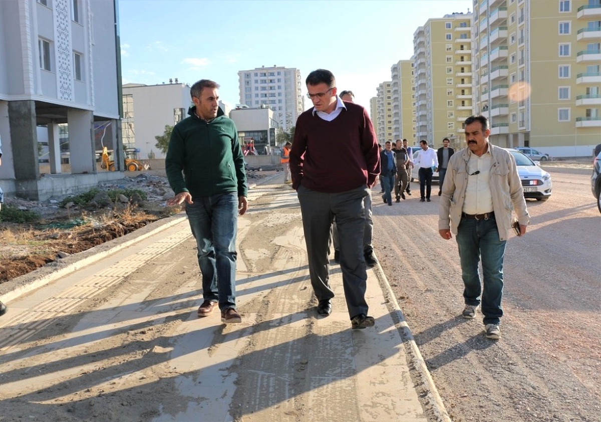 Kayapınar\'da Kırsal Mahallelere Parke Taşı Döşeniyor