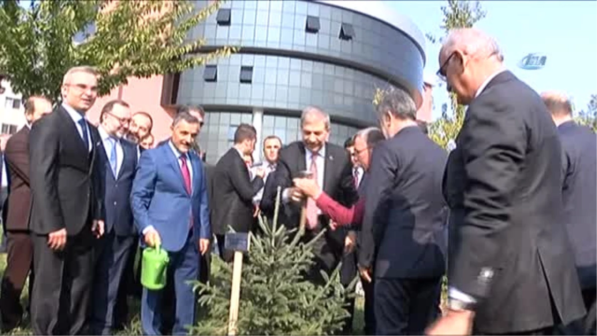 Sağlık Bakanı Demircan, "(Deniz Baykal) Şuanda Ciddiyetini Koruyor. Kötüleşme Yok"