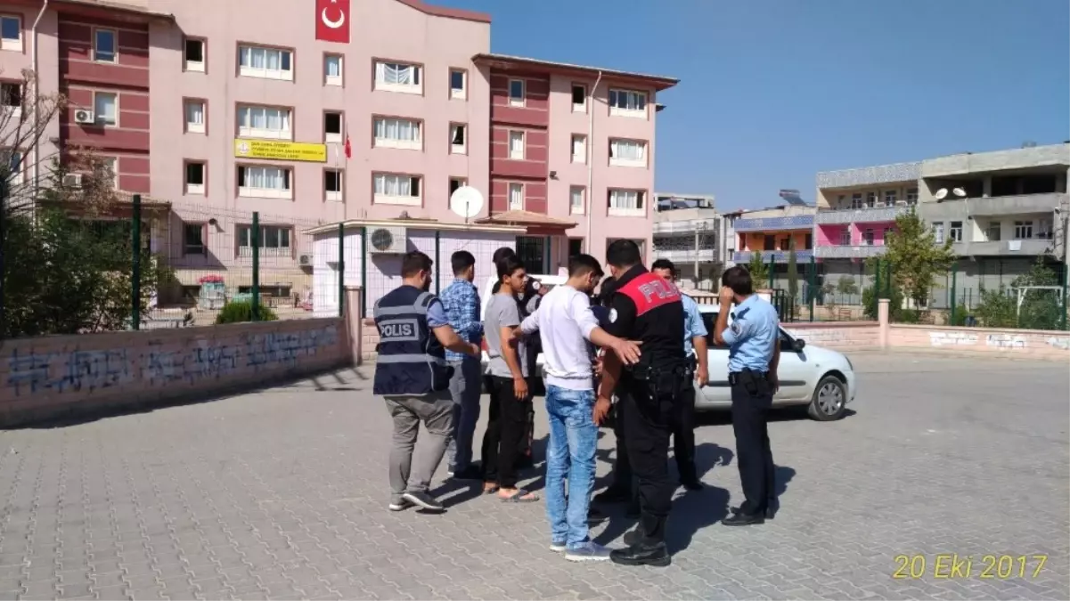 Şanlıurfa\'da Polis Tarafından Okul Çevrelerinde Denetim