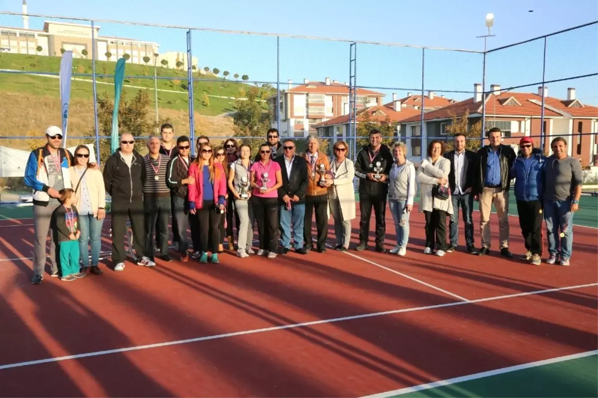 Tenis Turnuvası\'nda Şampiyonlar Belli Oldu