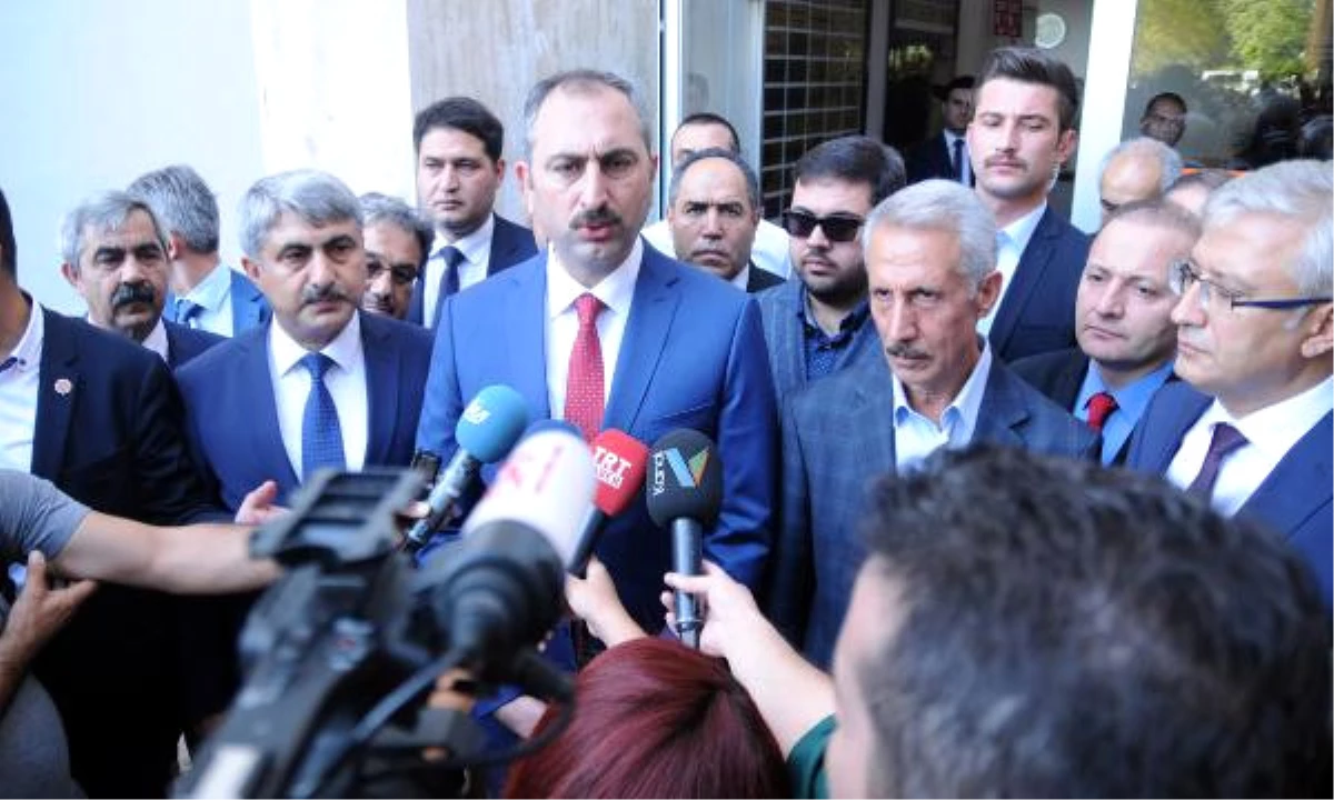 Adalet Bakanı Gül, Makam Odasında Vurulan Savcıyı Ziyaret Etti
