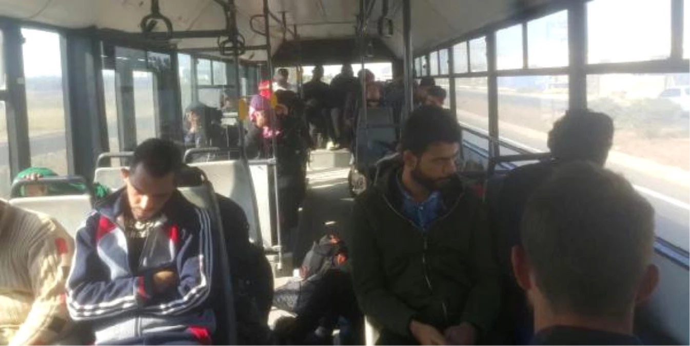 Aliağa\'da Yunanistan\'a Kaçmak İsteyen 36 Göçmen Yakalandı