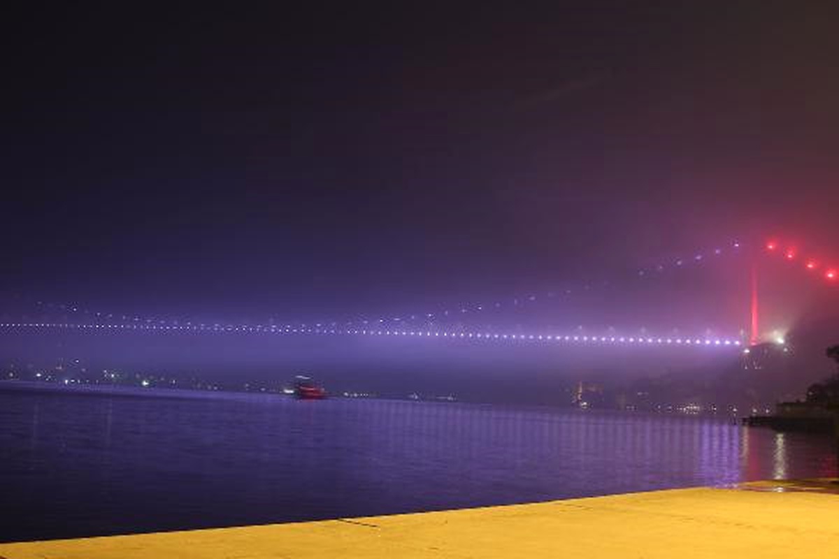 İstanbul Boğazı\'nda Sis Etkili Oluyor