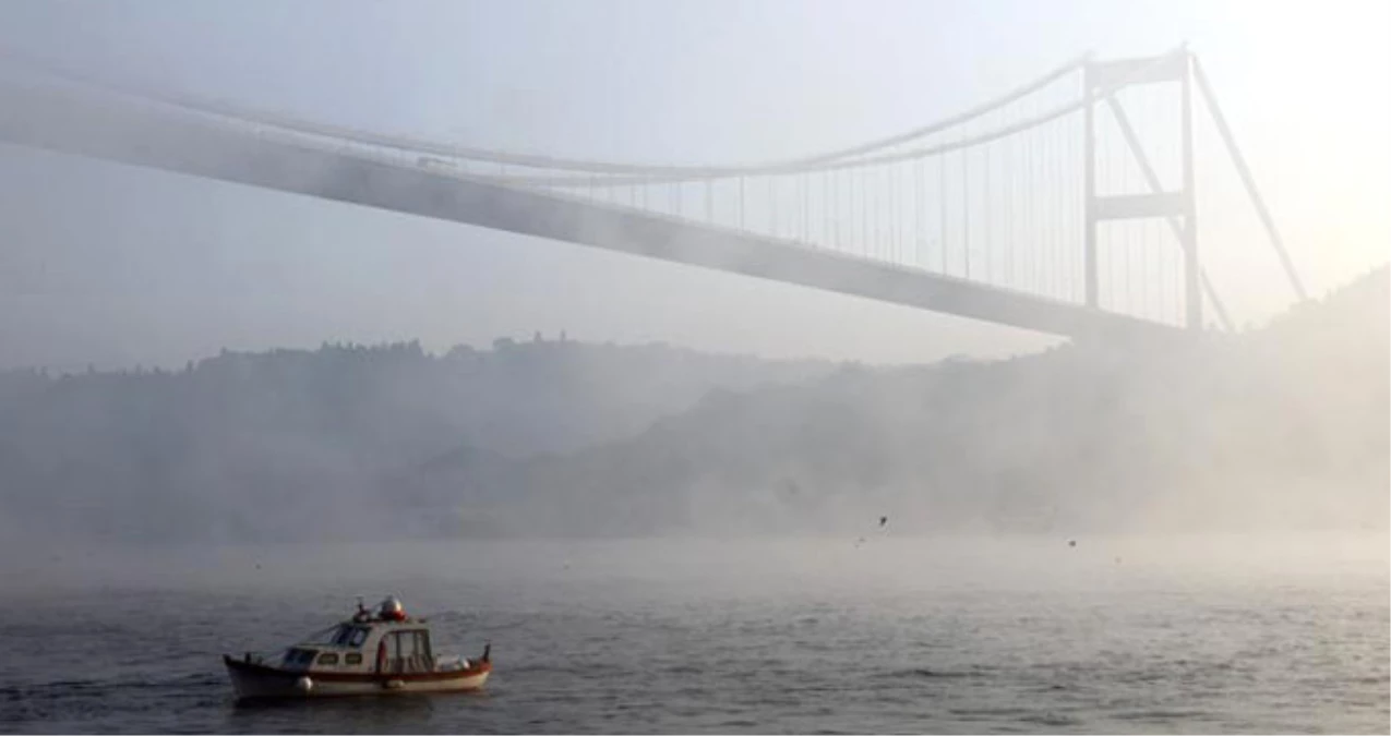İstanbul\'da Yoğun Sis! Şehir Hatları Vapurlarında İptaller Yaşanıyor