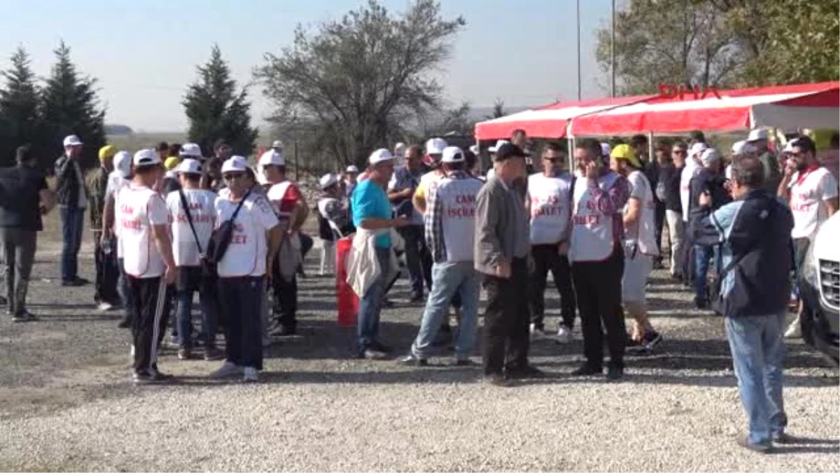 Kırklareli Cam Fabrikası\'ndan Çıkarılan 90 İşçi Lüleburgaz\'dan İstanbul\'a Yürüyor