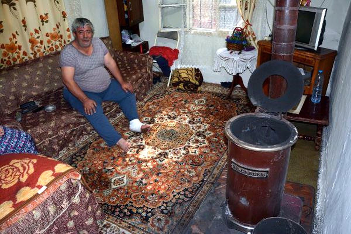 Kömür Sobası Patladı, Ev Sahibi Yaralandı