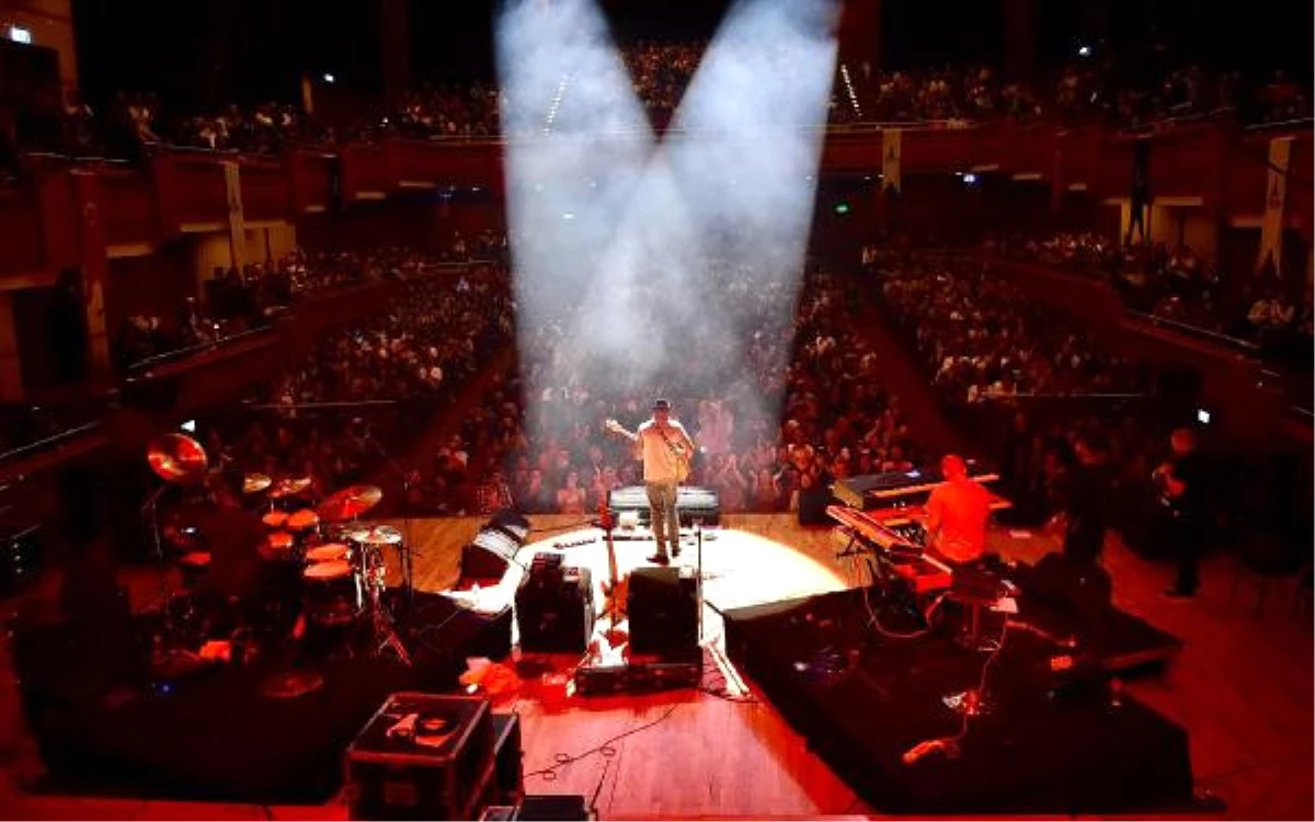 Marcus Miller, Avrupa Turnesine İzmir\'den Başladı