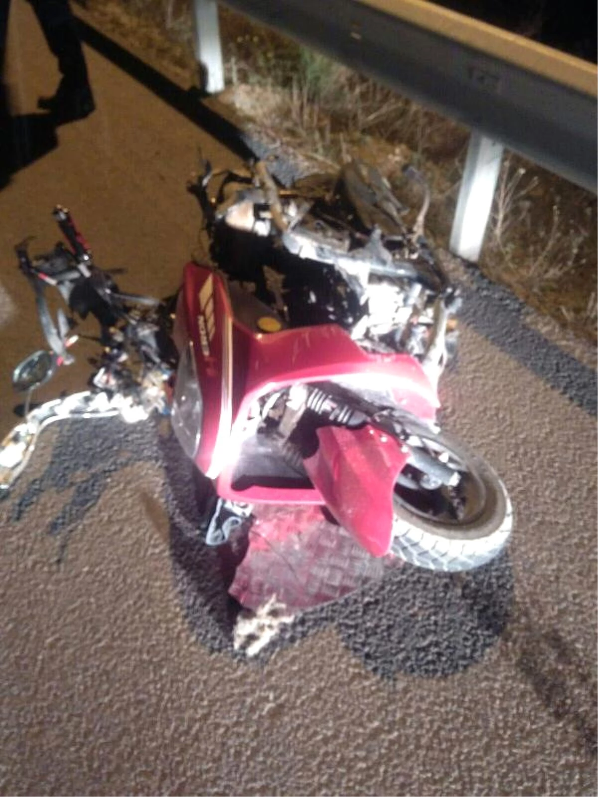 Otomobilin Çarptığı Motosikletteki 2 Genç Öldü, Kaçan Sürücü Yakalandı