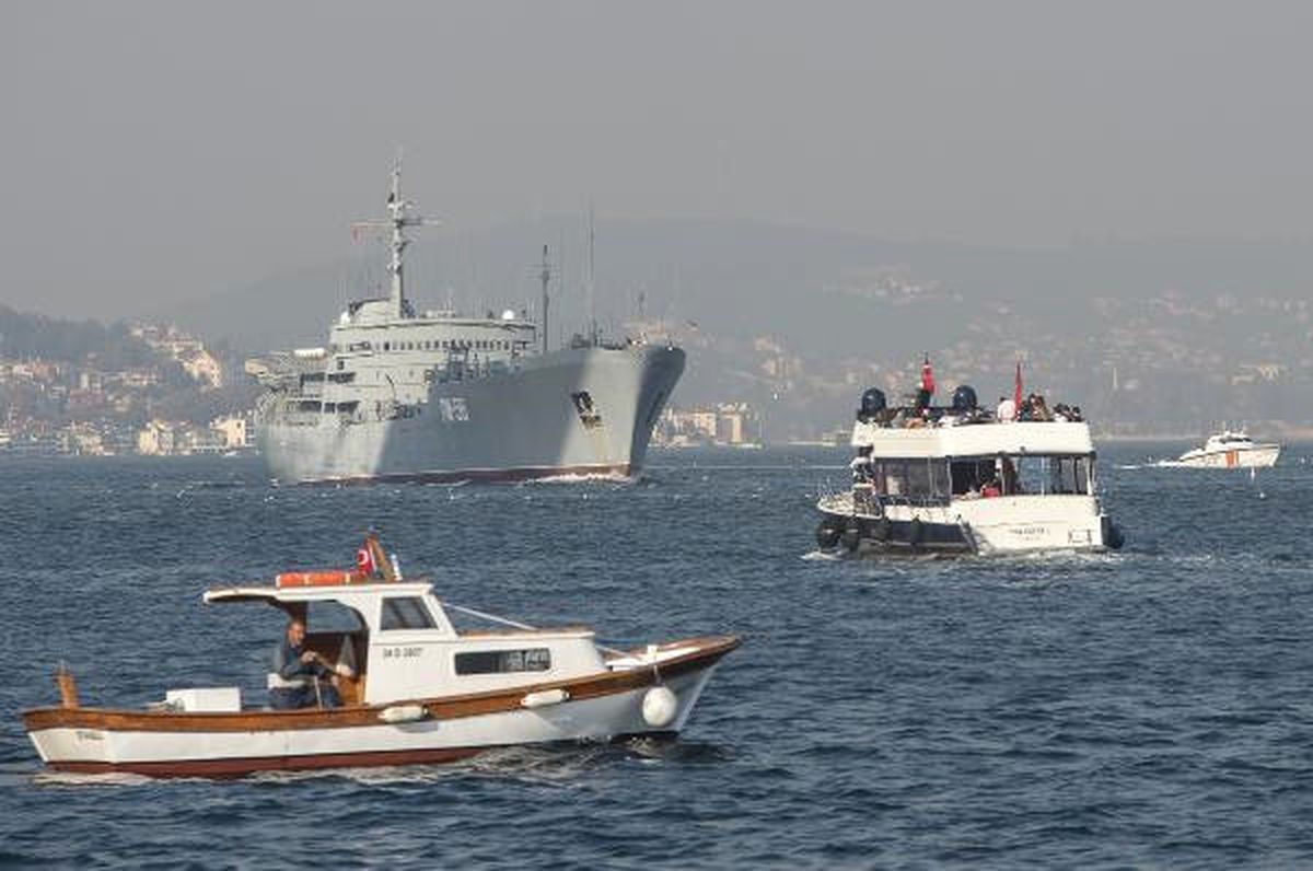 Rus Savaş Gemisi Boğazdan Geçiş Yaptı
