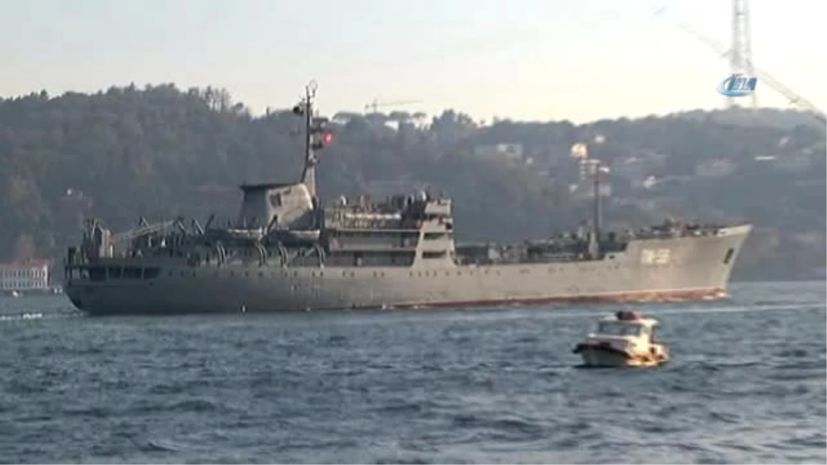 Rus Savaş Gemisi İstanbul Boğazı\'ndan Geçti