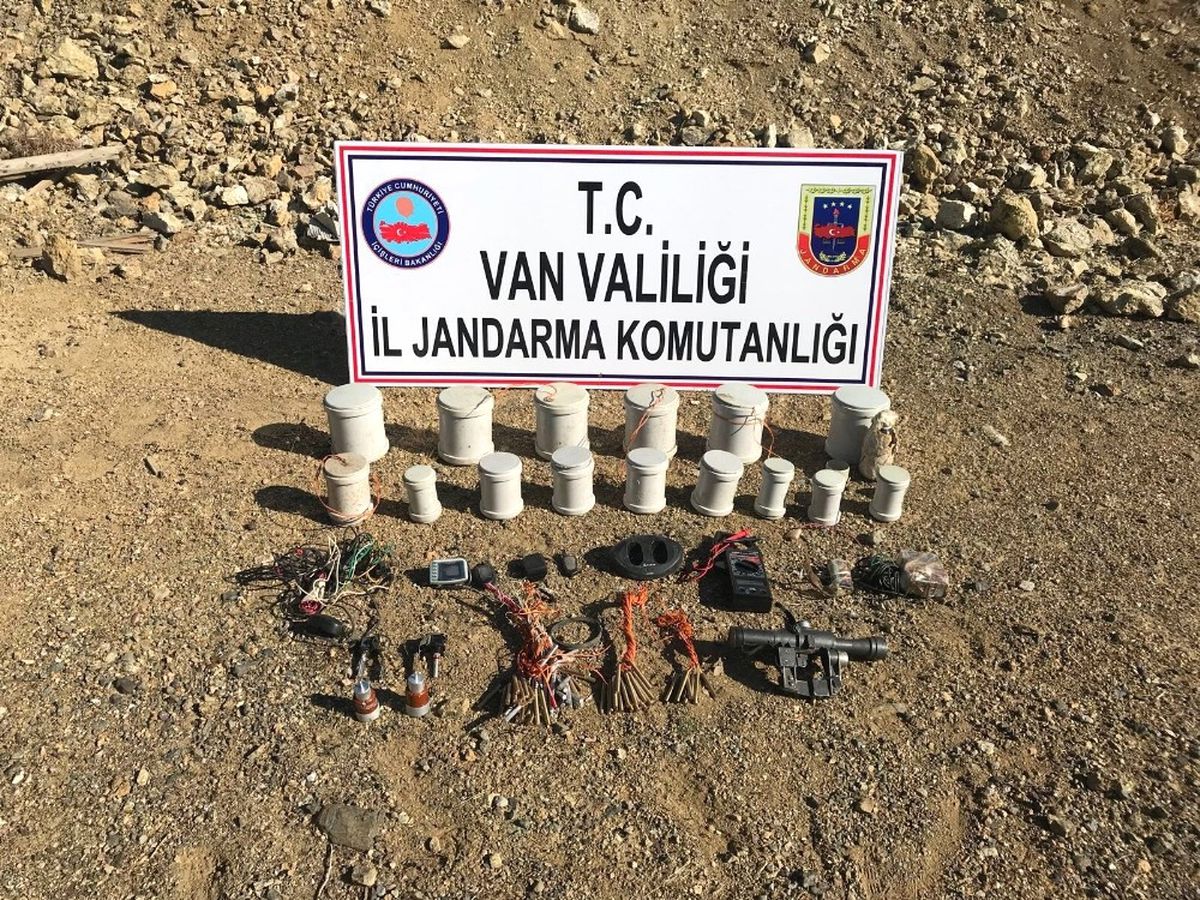Saray\'da 15 Adet Teyp Ele Geçirildi