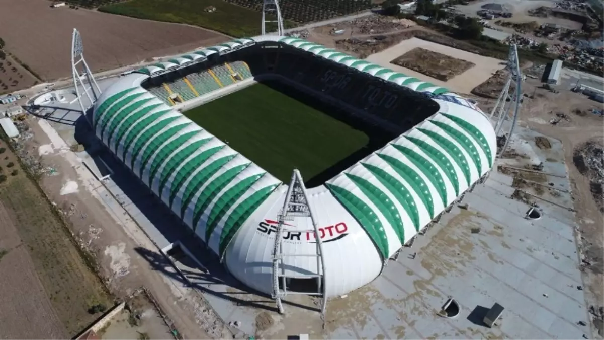 Spor Toto Akhisar Belediye Stadyumu\'nda Hibrit Çim Ekimi Başladı