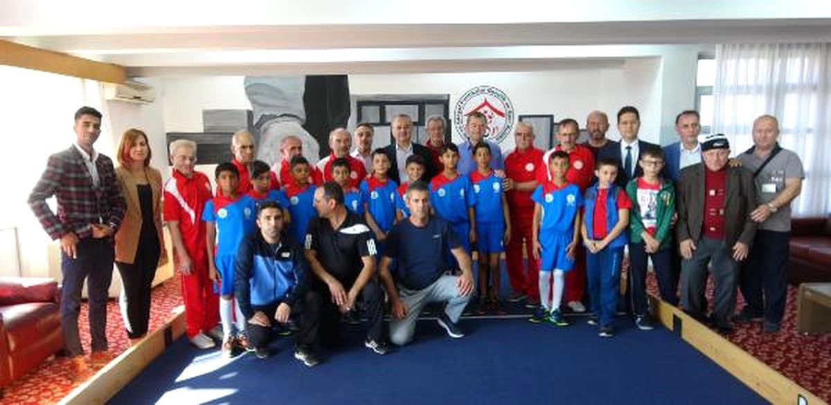 Yaşlılar, Çocuklarla Bocce Oynadı