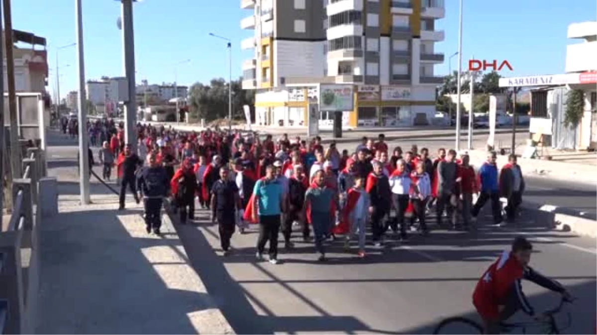 Antalya Kumluca\'da Cumhuriyet Yürüyüşü Yapıldı
