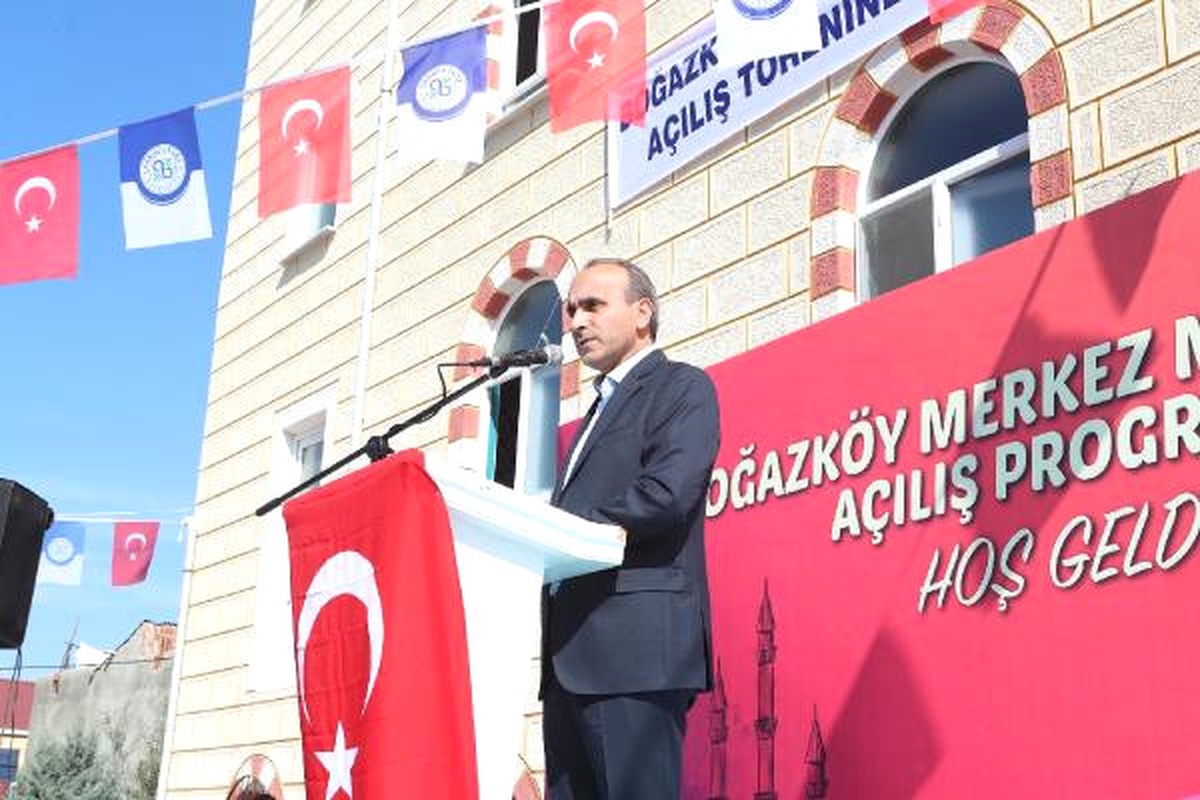 Arnavutköy\'de Yapılan Boğazköy Merkez Camisi İbadete Açıldı
