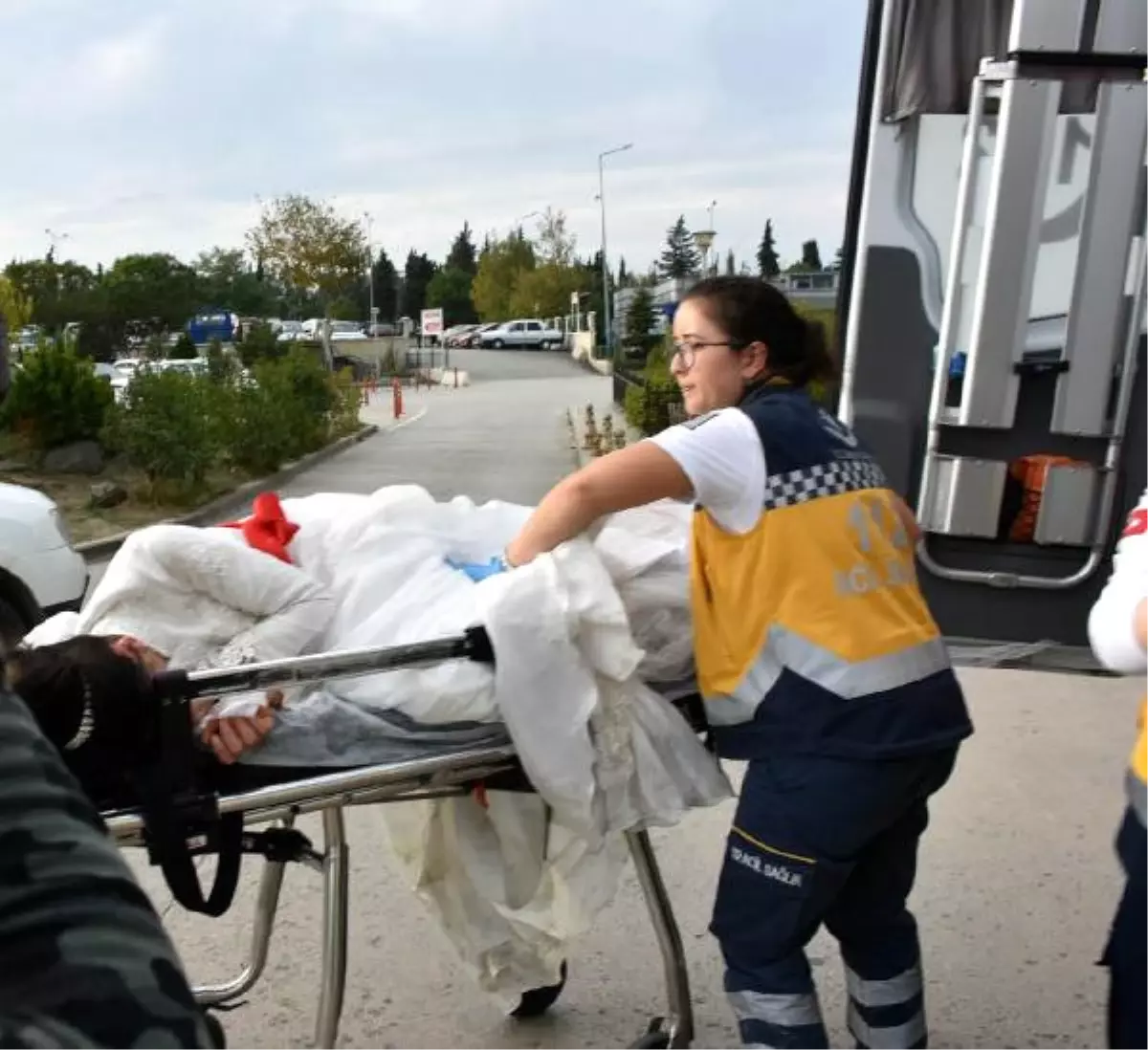 Düğünde Takı Yüzünden Çıkan Kavgada Gelin Yaralandı