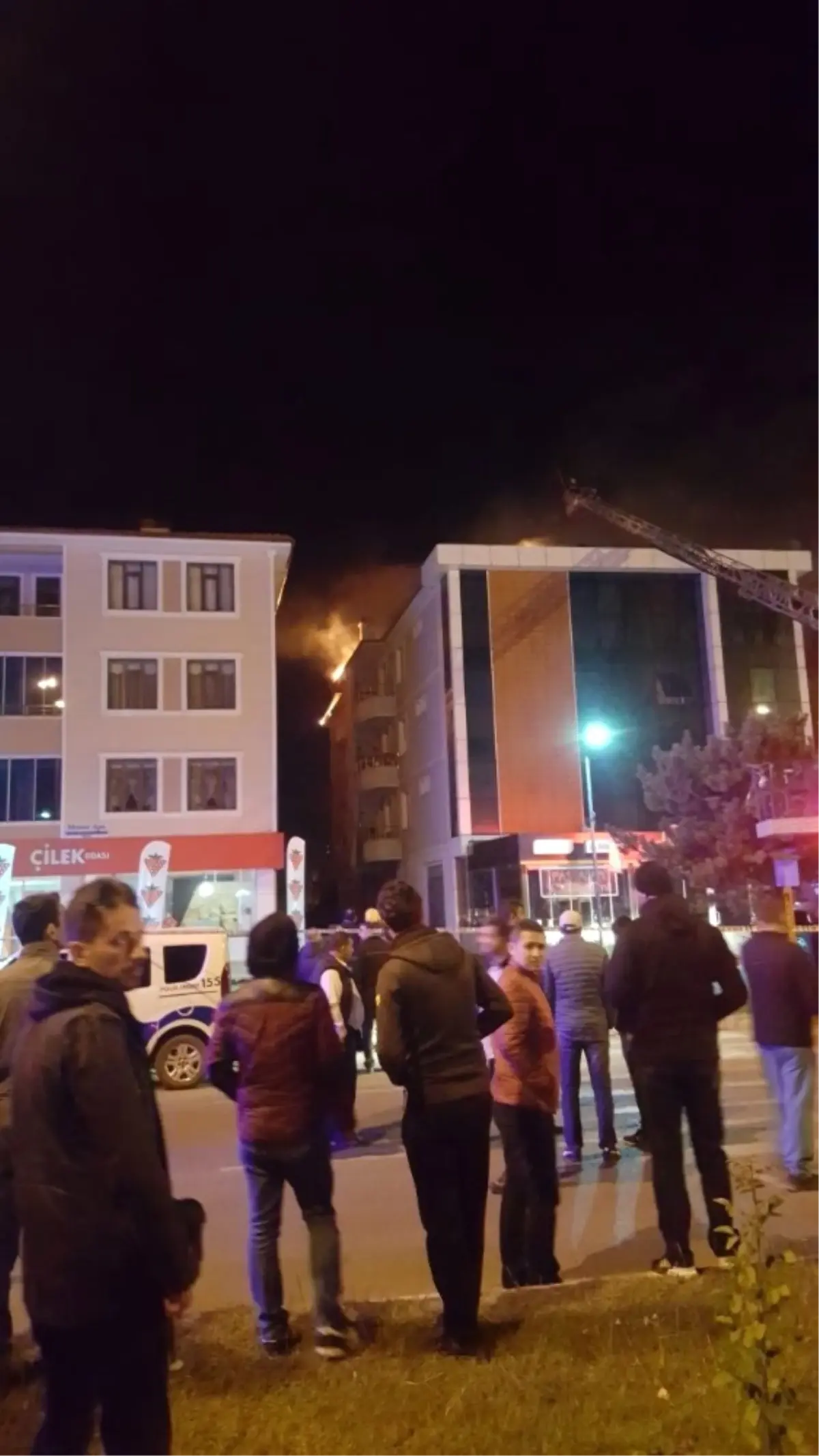 Erzincan da 4 İtfaiye Aracının Müdahale Ettiği Yangın Söndürüldü