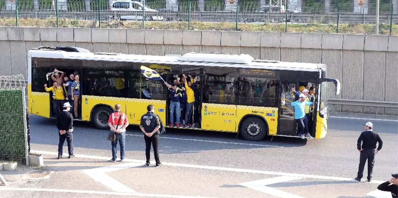 Fenerbahçe Taraftarı Aslantepe\'de