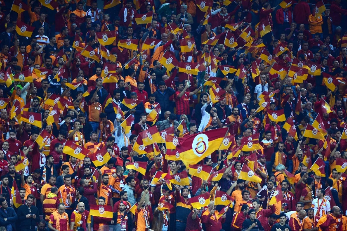 Galatasaray-Fenerbahçe Maçını 50 Bin Biletli Seyirci Takip Etti