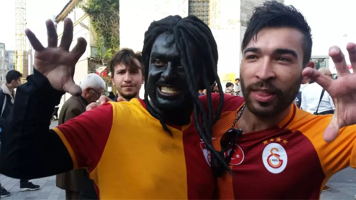 Gomis Çılgınlığı Sürüyor