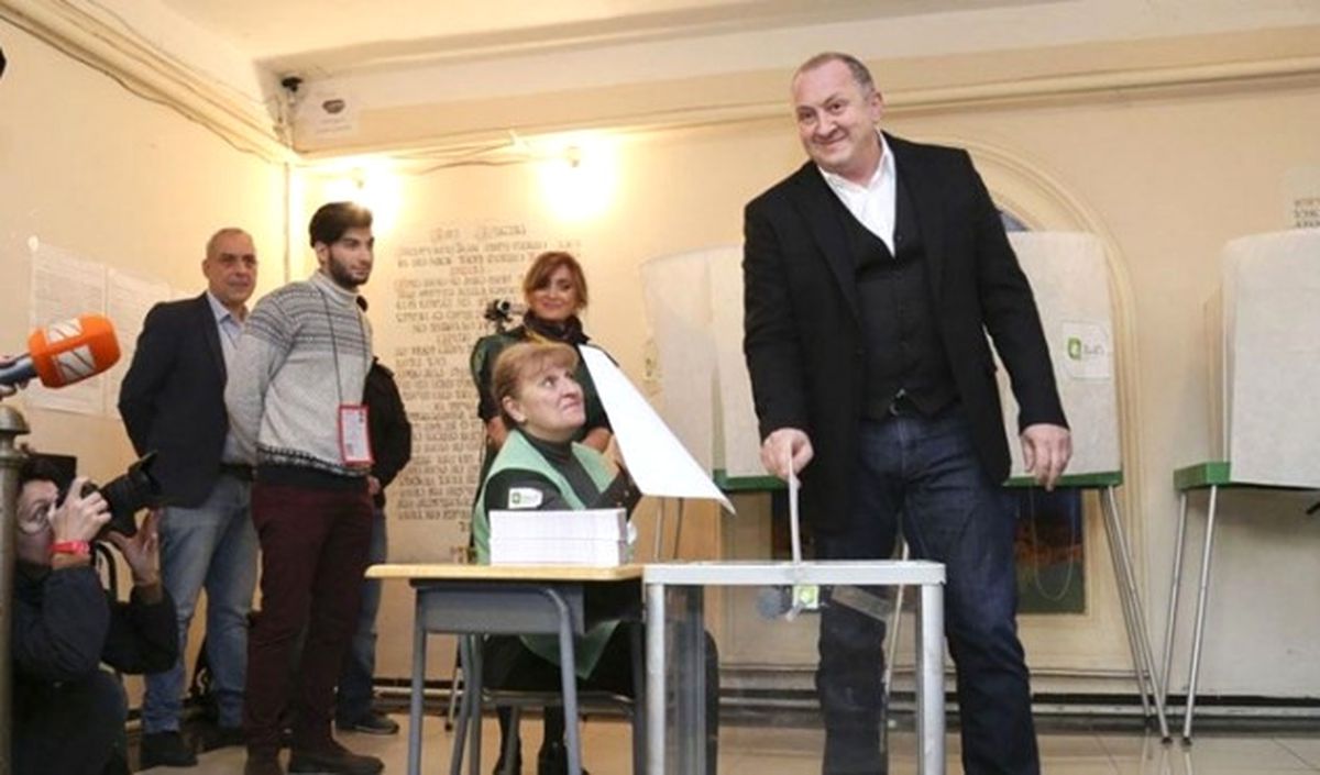 Gürcistan\'da Halk Sandığa Gitti