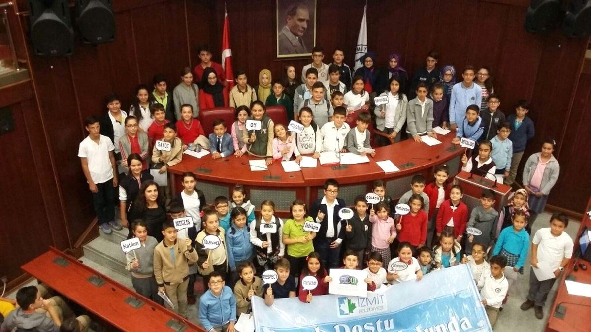 İzmit Belediyesi Meclisi Çocuklar İçin Açıldı