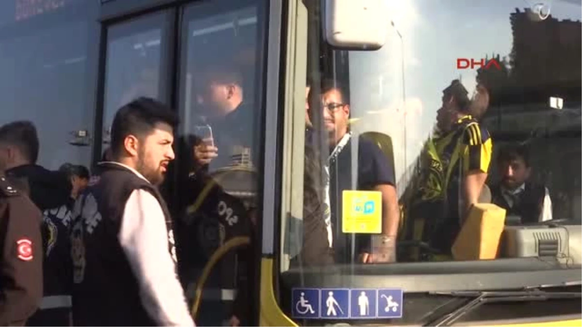 Otobüsün Camını Kıran Taraftarlar Stada Değil Karakola Götürüldü