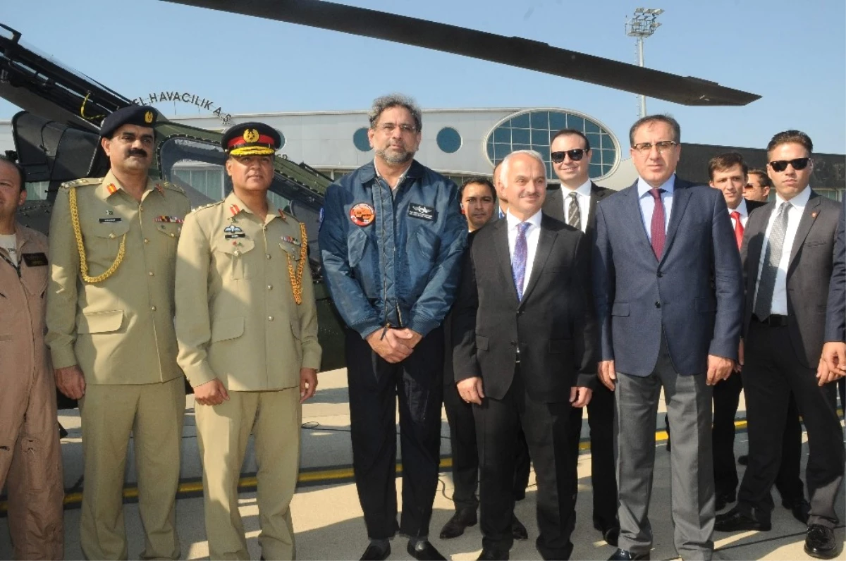 Pakistan Başbakanı Abbasi, İstanbul\'da Atak Helikopterini Test Etti