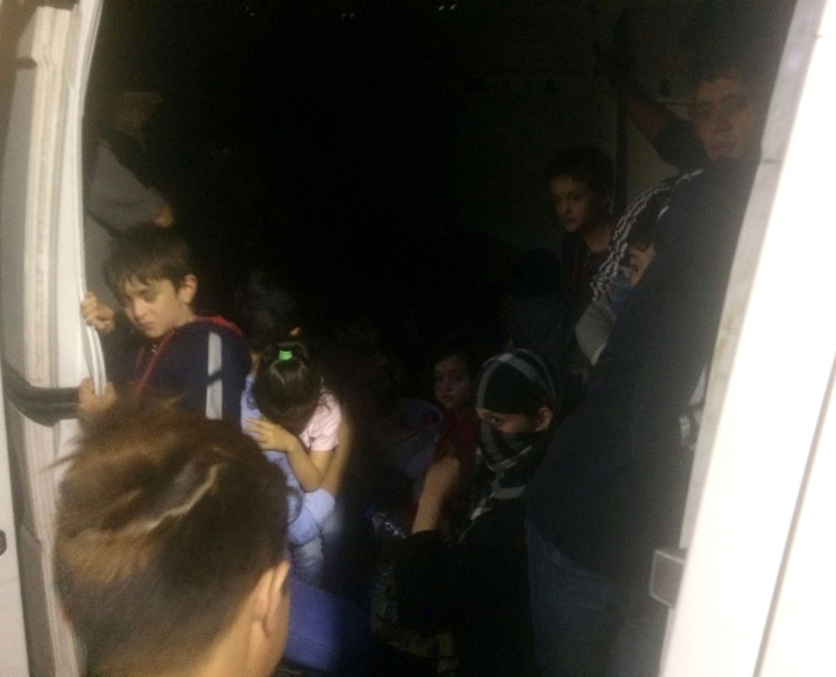 Polisin Yakaladığı 7 Göçmen Kaçakcısından 6\'sı Tutuklandı