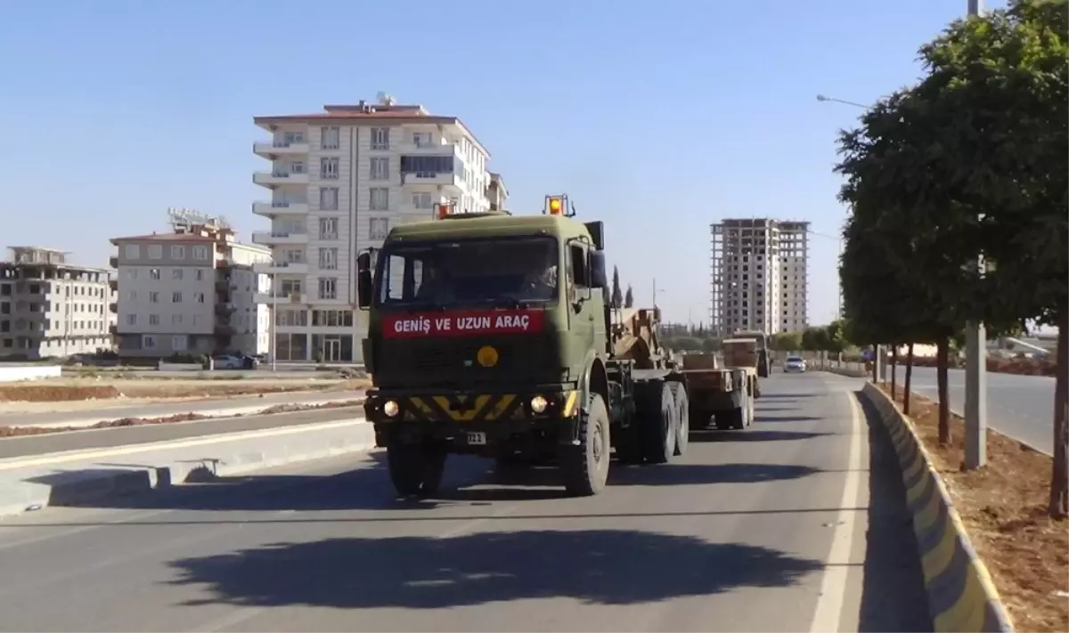 Sınıra Fırtına Obüs ve Tank Sevkiyatı