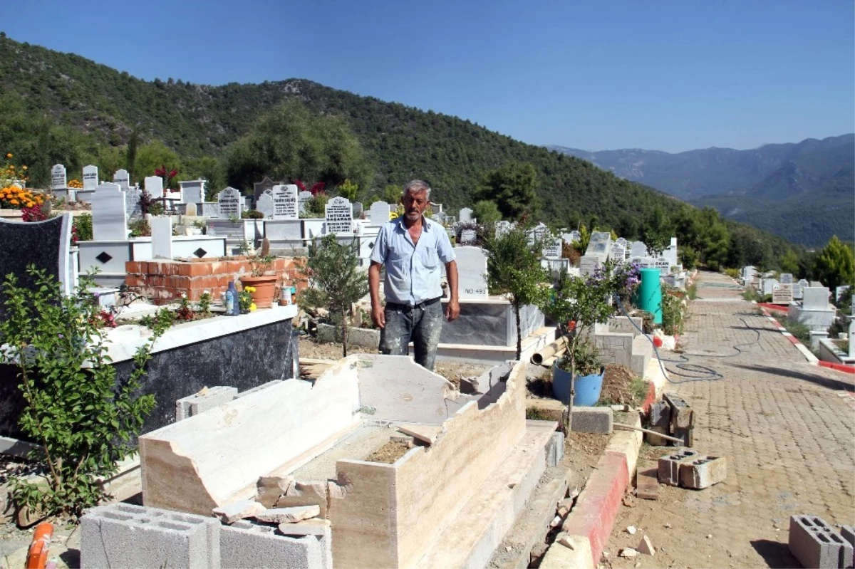 Alanya\'da Aile Mezarlığı Parçalandı