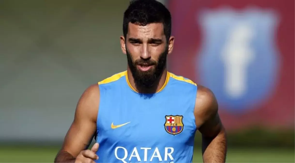 Barcelona\'lı Milli Oyuncu Arda Turan\'ın Sakatlığı Nüksetti