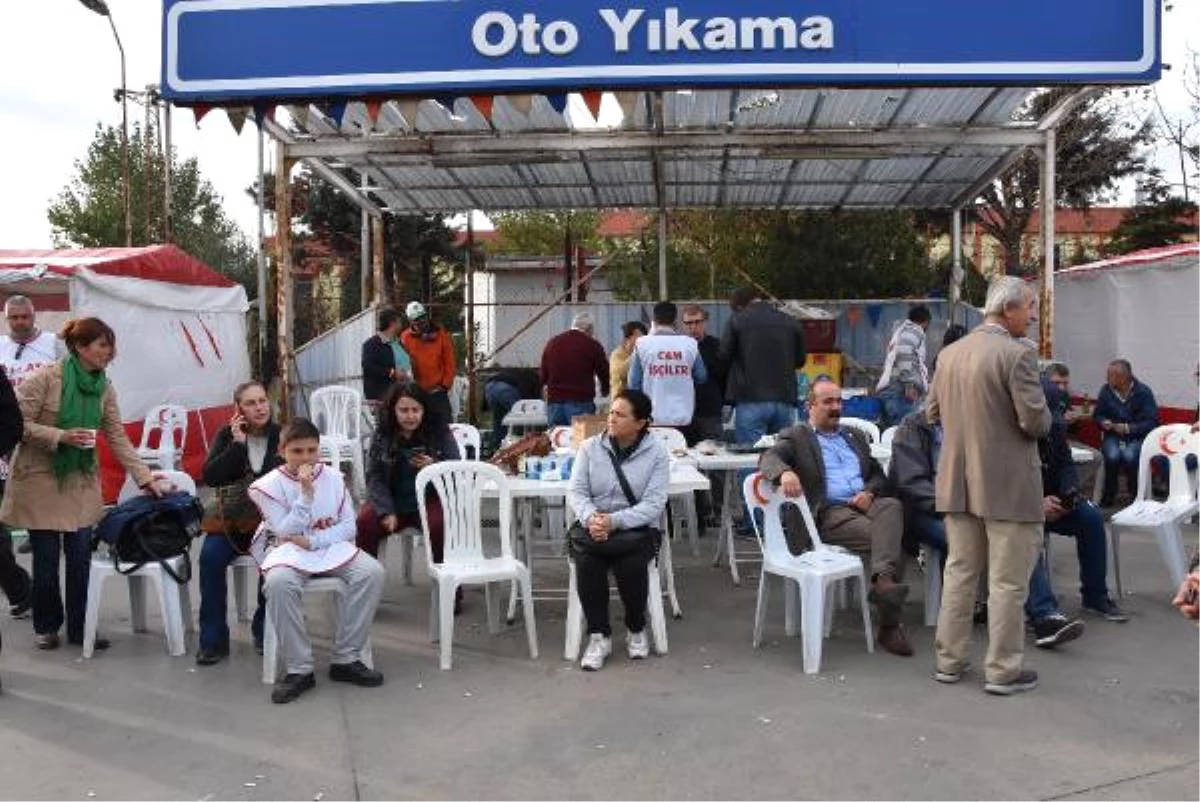 Cam İşçileri Yürüyüş Eylemini Bitirdi, Yarın Otobüsle İstanbul\'a Gidecekler