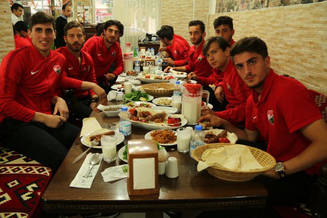 Çeto Abi'den Moral Yemeği - Son Dakika