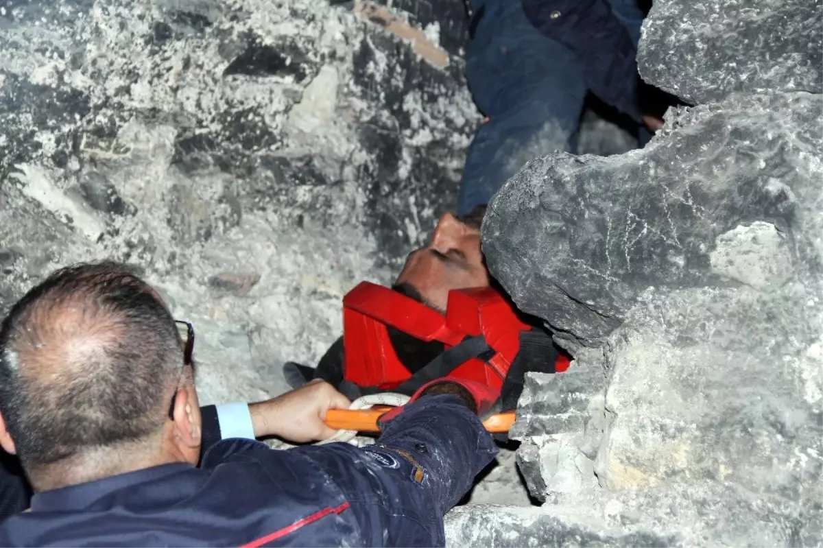 Dengesini Kaybetti Tarihi Surların Dehlizine Düştü