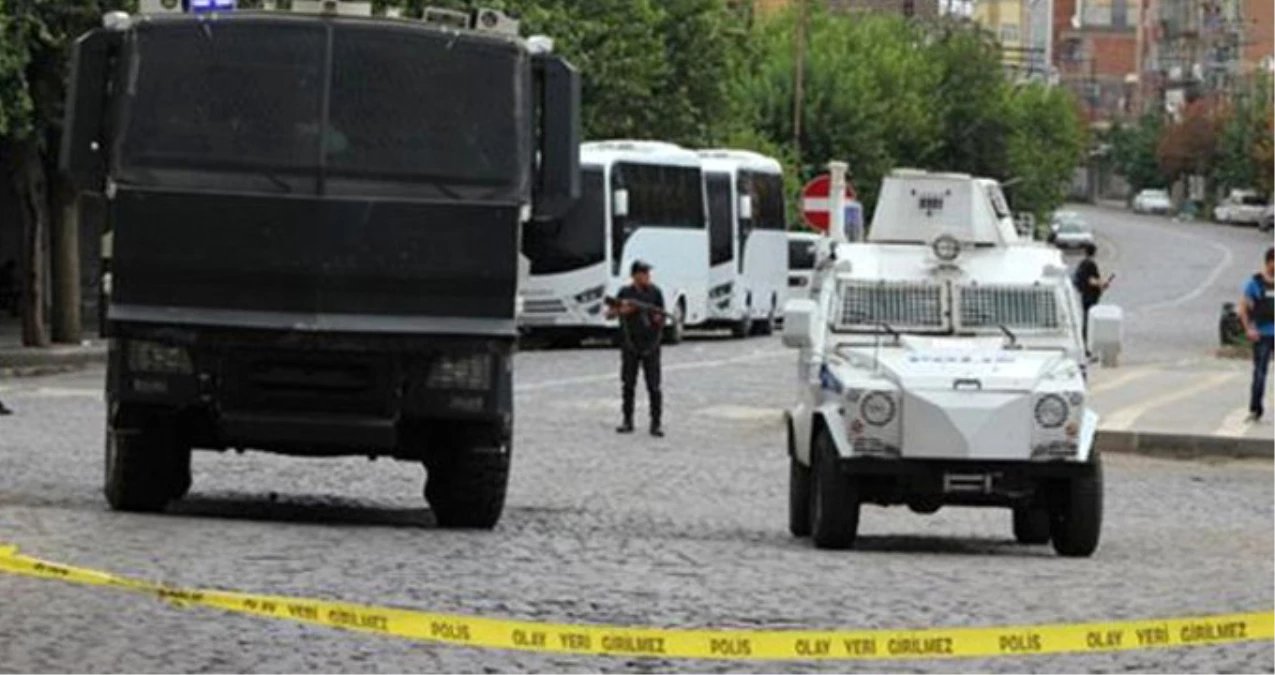 Diyarbakır\'da Uzman Çavuşa Evinin Önünde Silahlı Saldırı