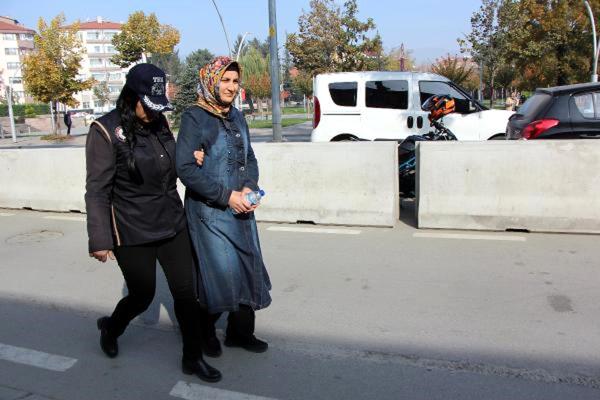 Fetö\'den Aranan Öğretmen Teslim Oldu