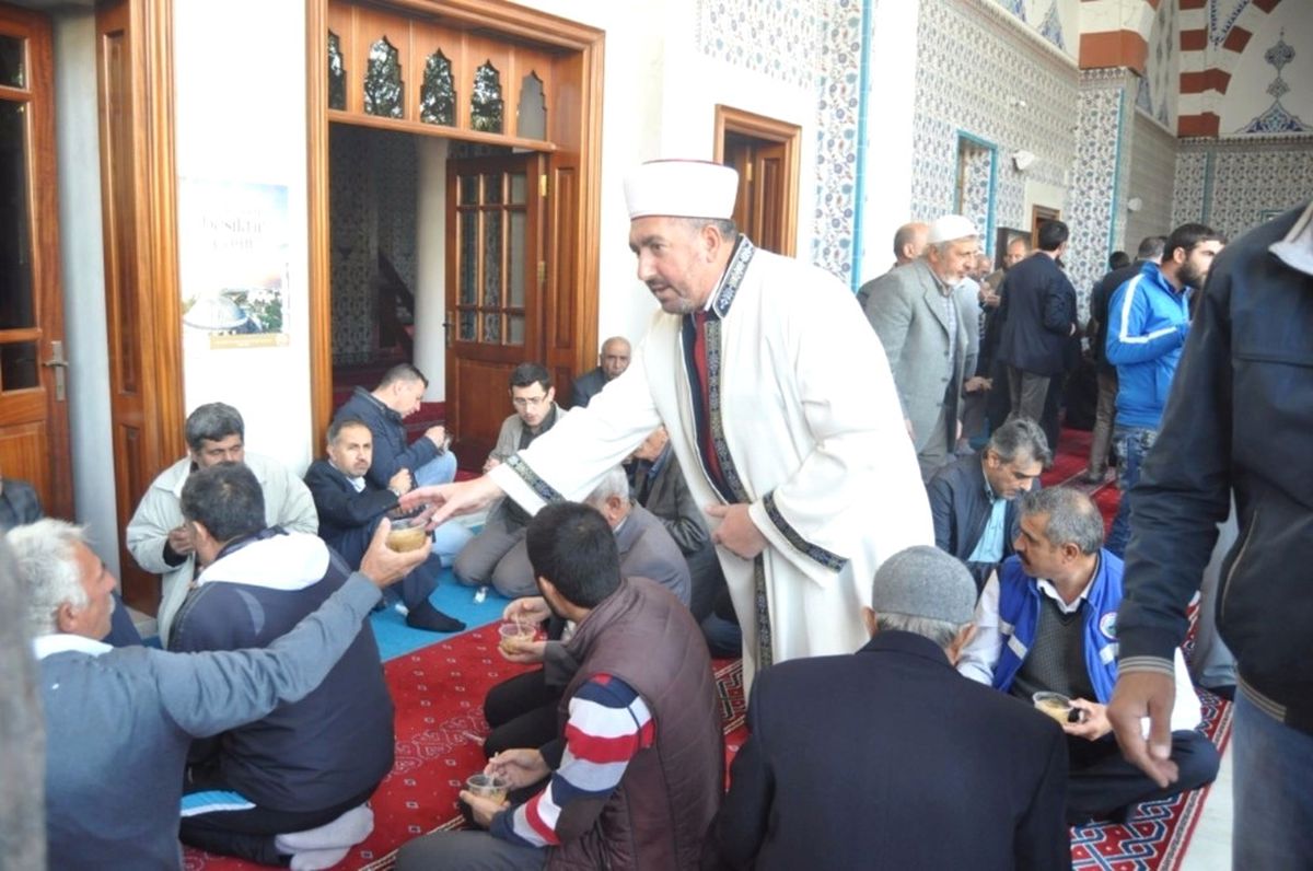 Iğdır Ulu Camii\'nde Aşura İkramı