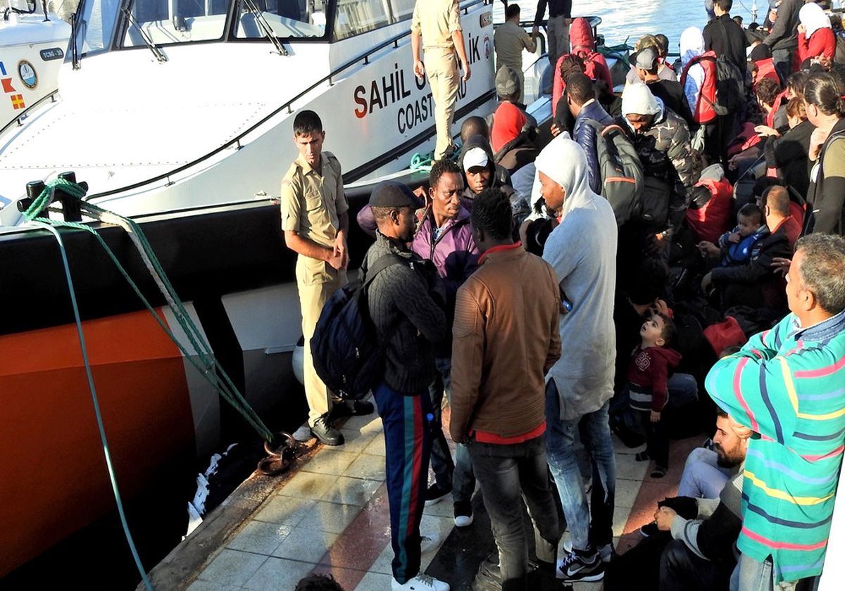 İzmir\'de 113 Kaçak Göçmen Yakalandı