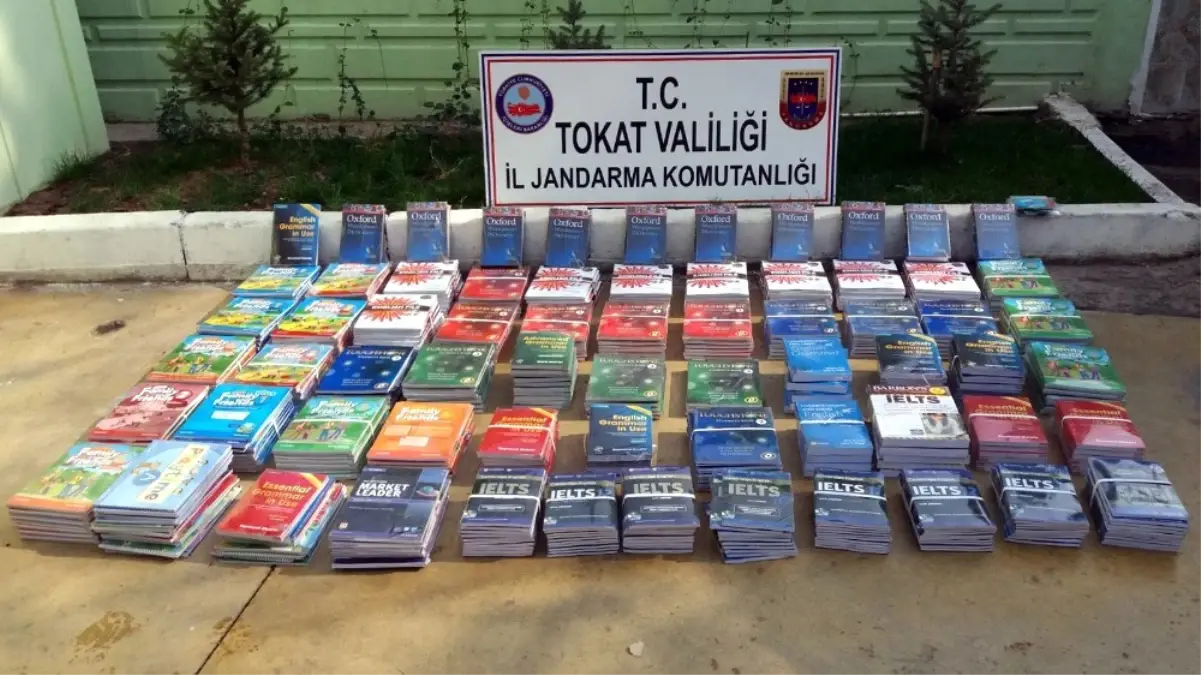 Jandarma Ekipleri 419 Kaçak Kitap Yakaladı