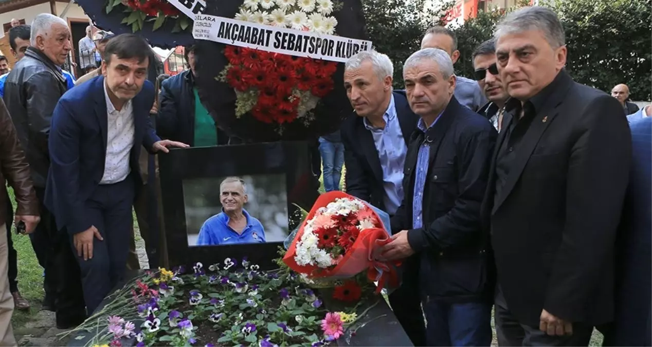 Kadir Özcan Mezarı Başında Anıldı