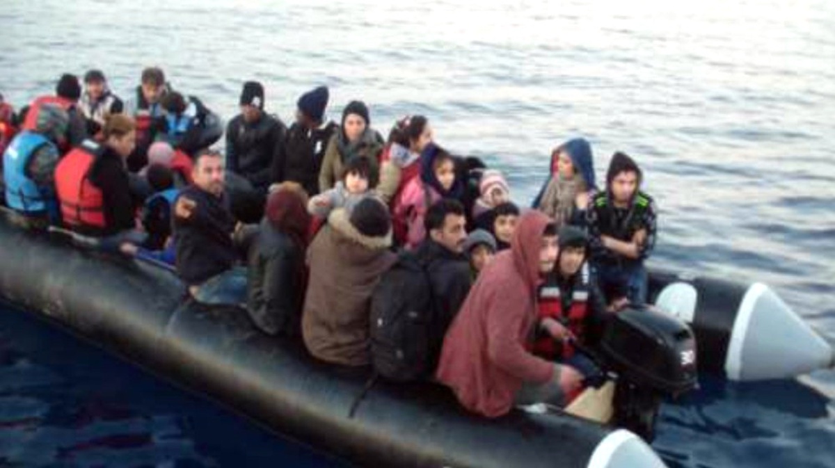 Kuşadası Körfezi\'nde 12\'si Çocuk 42 Kaçak Göçmen Yakalandı