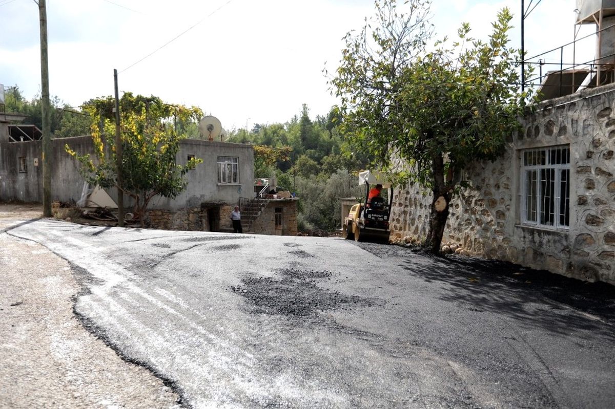 Manavgat Hocalı Mahallesi\'ne Sıcak Asfalt
