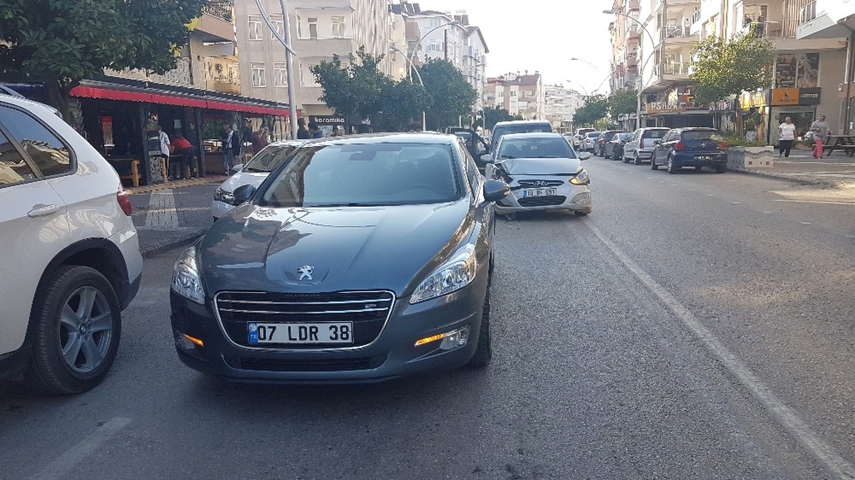 Manavgat\'ta Zincirleme Kaza: 1 Yaralı
