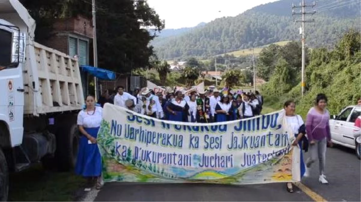 Meksika\'da Otoriteleri ve Çeteleri Kovan Kasaba Kendi Kendini Yönetiyor